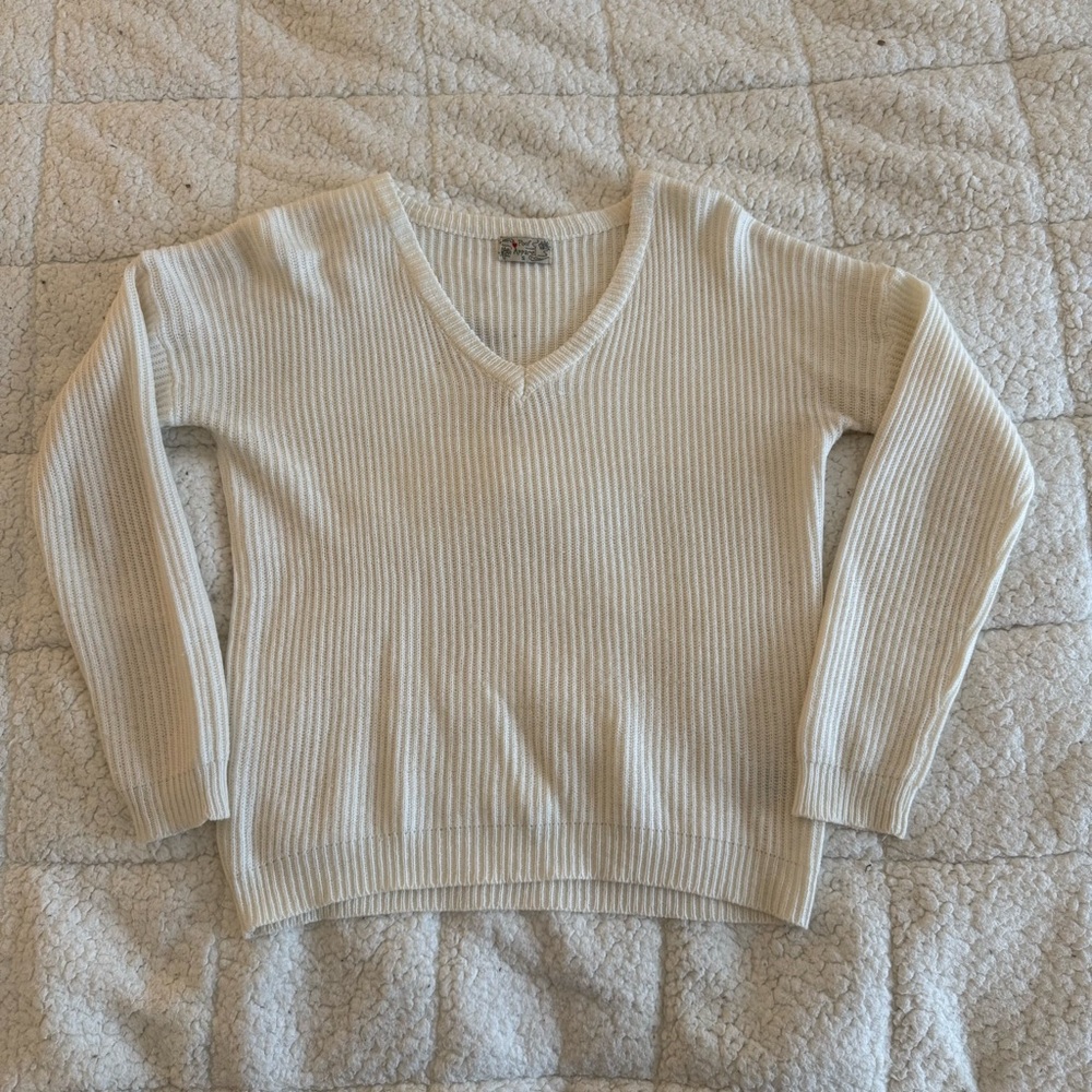 Classic Ribbed V-Neck Sweater in Off-White